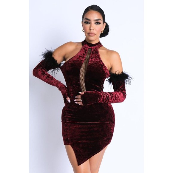 Women's Feather Detailed Crushed Velvet Cold Shoulder Night Club Party Dress - Picture 3 of 12